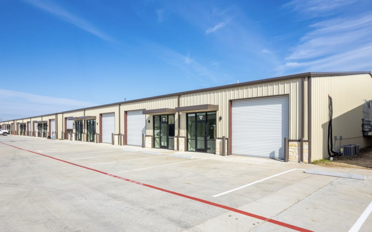 Multi-tenant small-bay industrial park